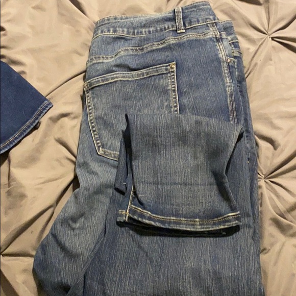 Maurices Everflex Jeans. Never worn. Size 24 - Picture 2 of 4